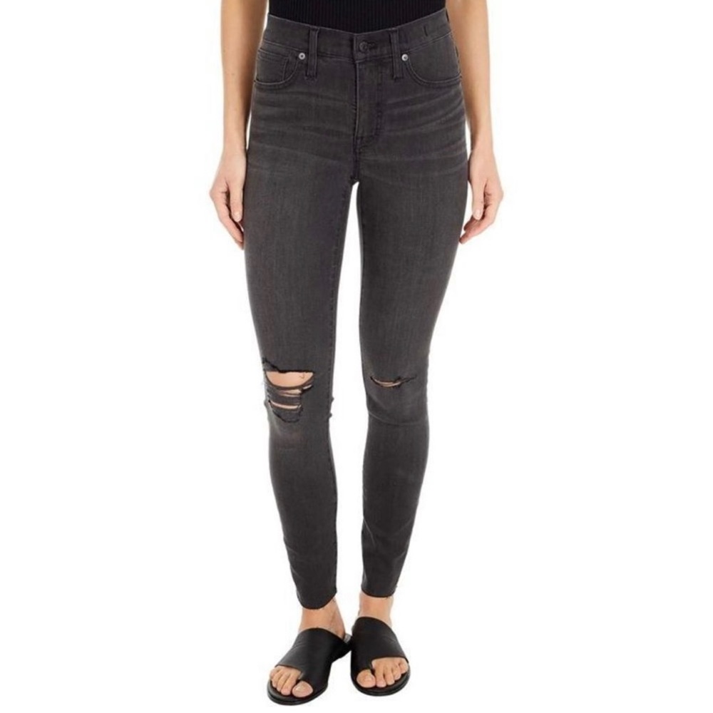Madewell 9" High Rise Skinny Jeans in Black Sea Raw
Hem Distressed H2230 26